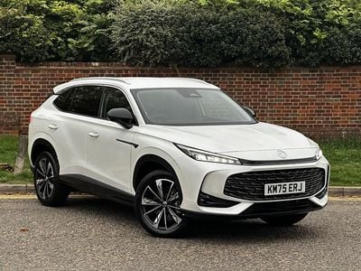 White New 2025 MG HS SE SUV | £23,249 (Super price)