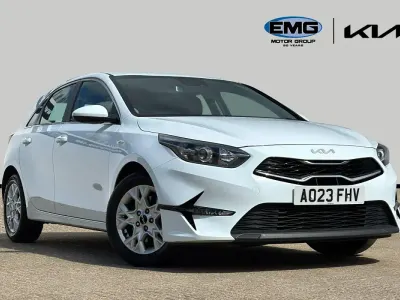Usado Kia Ceed 134 HP (98 kW) 2023 Branco Citadino
