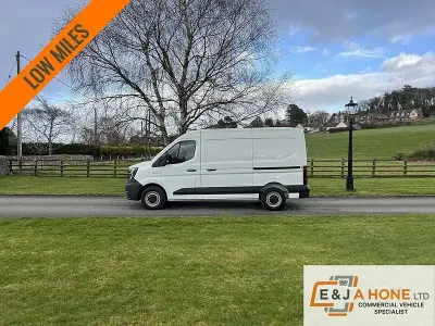 Używany Renault Master 130 KM (95 kW) 2025 Biały Minivan