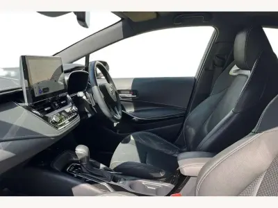 Second-hand Toyota Corolla 196 CP (144 kW) 2023 Alb Hatchback
