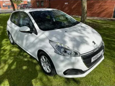 Used Peugeot 208 Active 82 HP (60 kW) 2015 White Hatchback