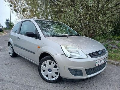 Begagnad Ford Fiesta Style 75 HK (55 kW) 2007 Silver Halvkombi