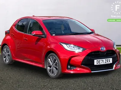 Usata Toyota Yaris Hybrid 116 CV (85 kW) 2021 Rosso Utilitaria