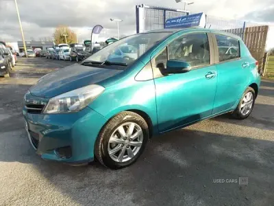 Używany Toyota Yaris 99 KM (72 kW) 2013 Turkusowy Hatchback