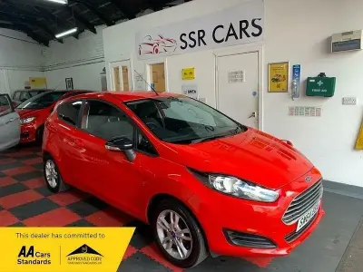 Używany Ford Fiesta Style 82 KM (60 kW) 2014 Czerwony Hatchback