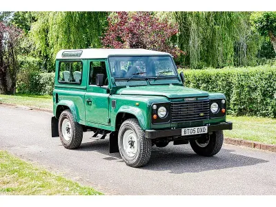 Used Land Rover Defender 120 HP (88 kW) 2005 Green Estate