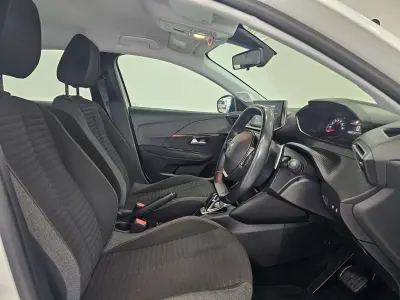 Used Peugeot 208 Active 100 HP (73 kW) 2020 White Hatchback