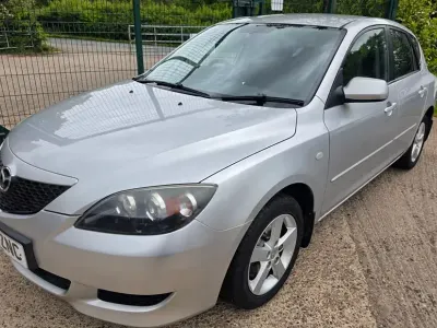 Usado Mazda 3 105 CV (77 kW) 2005 Plateado Utilitario
