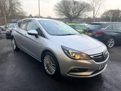 Begagnad Vauxhall Astra Elite 150 HK (110 kW) 2016 Silver Halvkombi