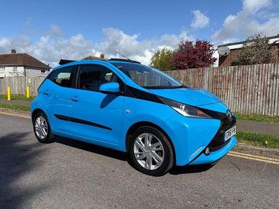 Used Toyota Aygo x-press 69 HP (50 kW) 2016 Blue Hatchback