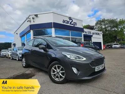 Usado Ford Fiesta Zetec 85 HP (62 kW) 2017 Cinzento Citadino