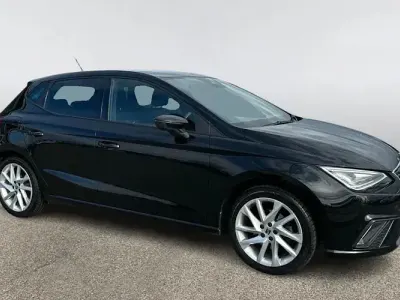 Usado Seat Ibiza FR 110 CV (80 kW) 2023 Negro Utilitario