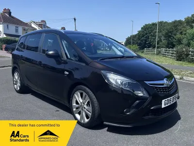 Usado Vauxhall Zafira Tourer SRi 170 HP (125 kW) 2015 Castanho Monovolume