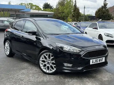 Second-hand Ford Focus Zetec 125 CP (91 kW) 2016 Negru Hatchback