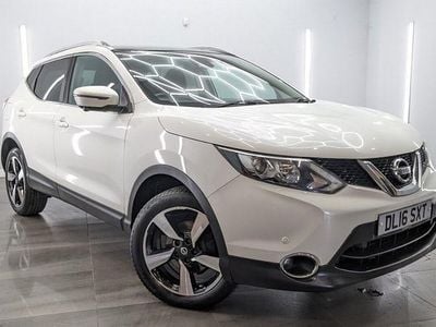 Used Nissan Qashqai N-Connecta 110 HP (80 kW) 2016 White SUV