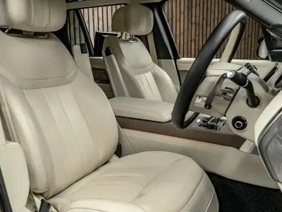 Käytetty Land Rover Range Rover First Edition 2022 Kulta Katumaasturi