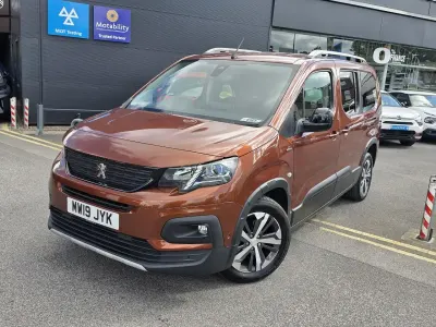 Second-hand Peugeot Rifter GT-line 100 CP (73 kW) 2019 Galben Monovolum