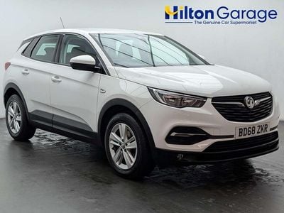 Used Vauxhall Grandland X S 130 HP (95 kW) 2018 White SUV