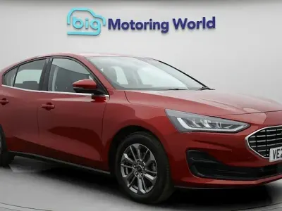 Used Ford Focus Titanium 155 HP (114 kW) 2023 Red Hatchback