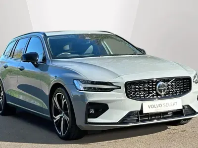 Używany Volvo V60 Ultra 197 KM (144 kW) 2025 Szary Kombi