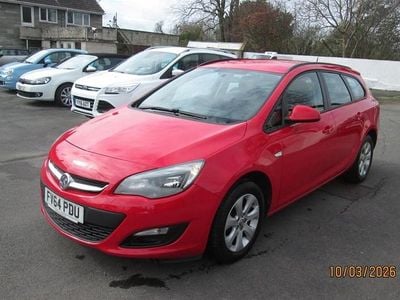 Used Vauxhall Astra Design Edition 2014 Red Estate