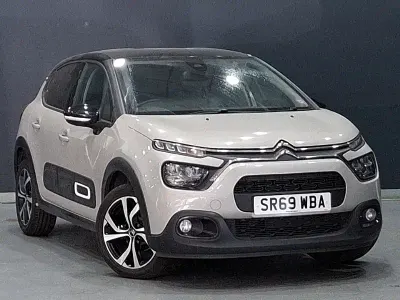 Used Citroën C3 Shine 102 HP (75 kW) 2022 Beige Hatchback