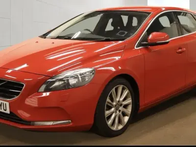 Used Volvo V40 SE 120 HP (88 kW) 2015 Red Hatchback