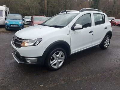 White Used 2014 Dacia Sandero Lauréate Hatchback | £2,995 (Fair price)
