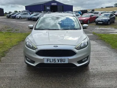Used Ford Focus Zetec 125 HP (91 kW) 2015 Silver Hatchback