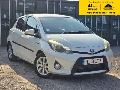 Used Toyota Yaris T4 101 HP (74 kW) 2013 White Hatchback