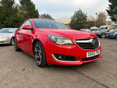 Begagnad Vauxhall Insignia SRi 2015 Röd Halvkombi