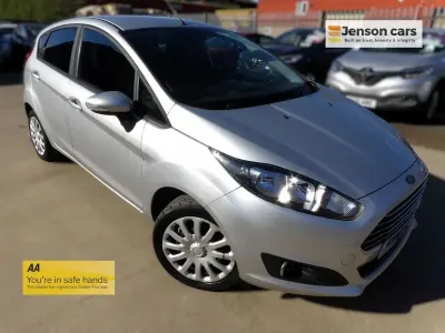 Käytetty Ford Fiesta Style 75 HP (55 kW) 2016 Hopea Viistoperä