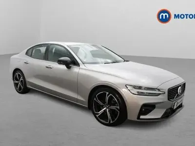 Usado Volvo S60 Plus 250 HP (183 kW) 2023 Prateado Sedan