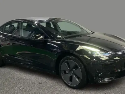 Używany Tesla Model 3 RWD 180 kW (245 KM) 2023 Czarny Sedan/Limuzyna