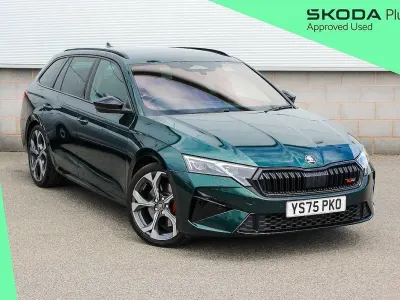 Usado Skoda Octavia vRS 265 CV (194 kW) 2025 Verde Familiar