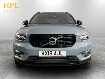 Begagnad Volvo XC40 R-Design 163 HK (119 kW) 2019 Grå SUV