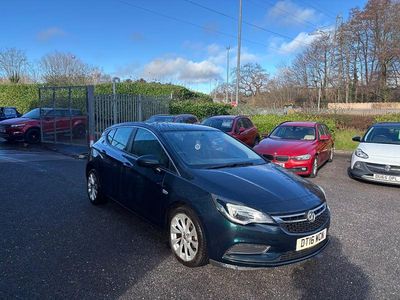 Used Vauxhall Astra Design Edition 125 HP (91 kW) 2016 Green Hatchback