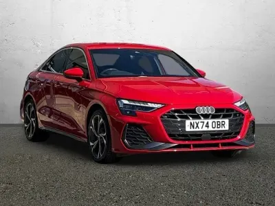 Begagnad Audi A3 S-Line 2024 Röd Sedan