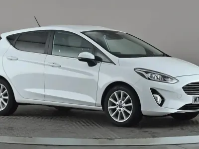 Usado Ford Fiesta Titanium 100 CV (73 kW) 2017 Blanco Utilitario