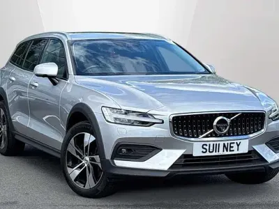 Used Volvo V60 CC 250 HP (183 kW) 2021 Estate