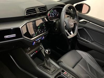 Używany Audi Q3 Black Edition 150 KM (110 kW) 2024 Biały SUV