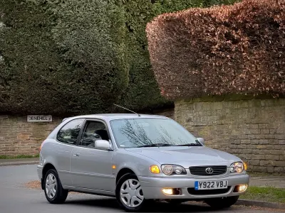 Used Toyota Corolla 108 HP (79 kW) 2001 Silver Hatchback