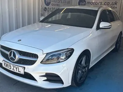 Usado Mercedes C300 AMG line 245 CV (180 kW) 2019 Blanco Familiar