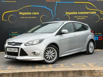 Usado Ford Focus Zetec 115 HP (84 kW) 2014 Prateado Citadino
