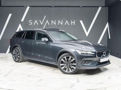 Used Volvo V60 CC Plus 250 HP (183 kW) 2020 Grey Estate