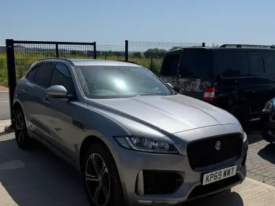 Używany Jaguar F-Pace Chequered Flag 180 KM (132 kW) 2019 Szary SUV