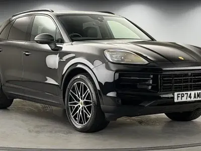 Usado Porsche Cayenne 470 HP (345 kW) 2024 Preto SUV