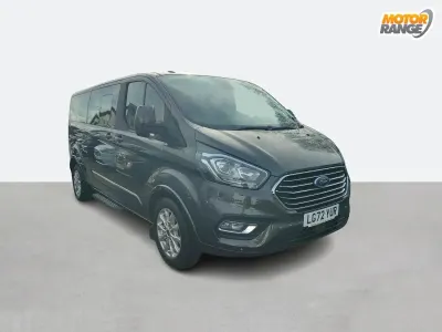 Usado Ford Tourneo Custom Titanium 130 CV (95 kW) 2022 Gris Van
