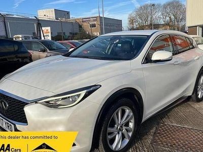 Used Infiniti Q30 109 HP (80 kW) 2017 White Hatchback