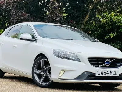 Used Volvo V40 R-Design 115 HP (84 kW) 2014 White Hatchback